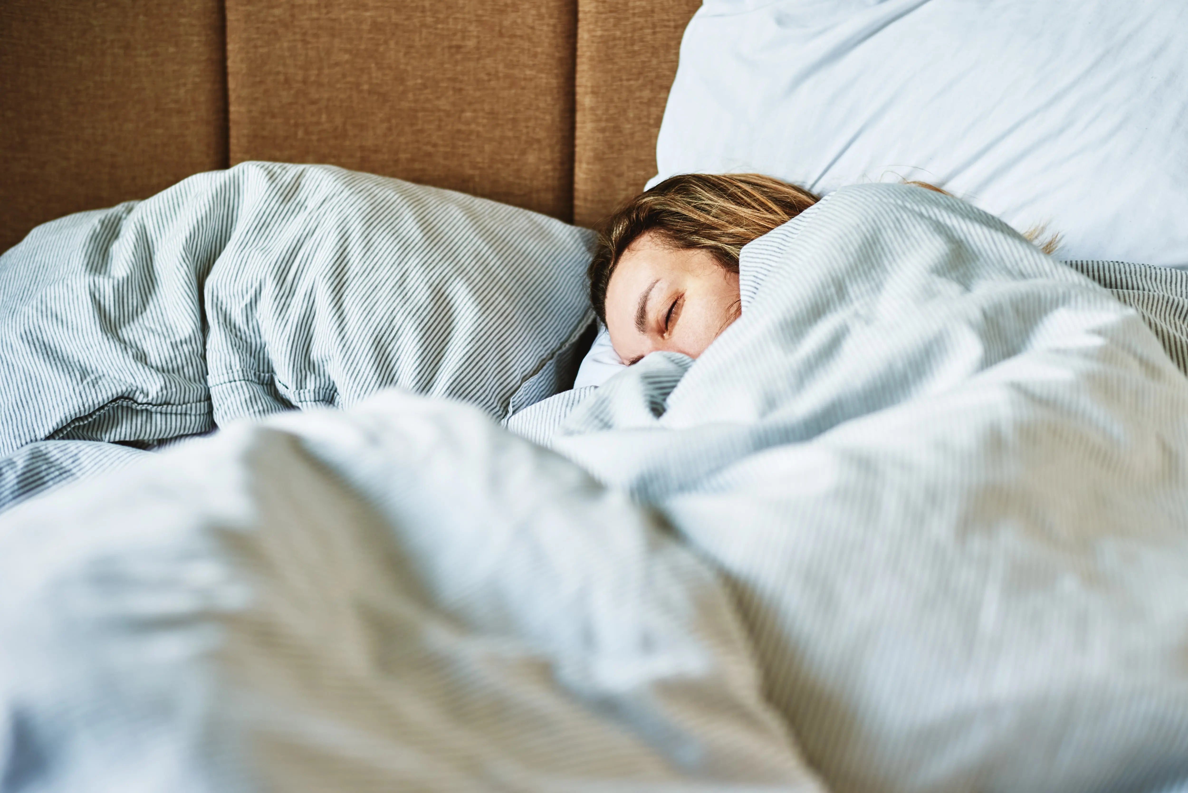 Lower Back Pain and Sleep: Why Poor Sleep Ruins Your Mornings Slumblr