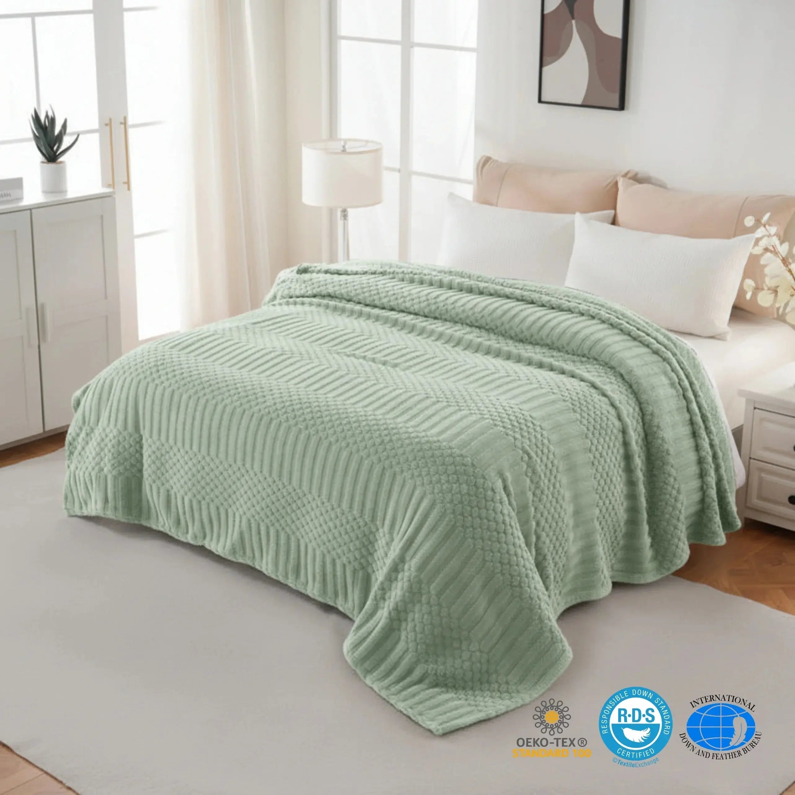 Slumblr® Fleece Throw Blanket for Couch Slumblr