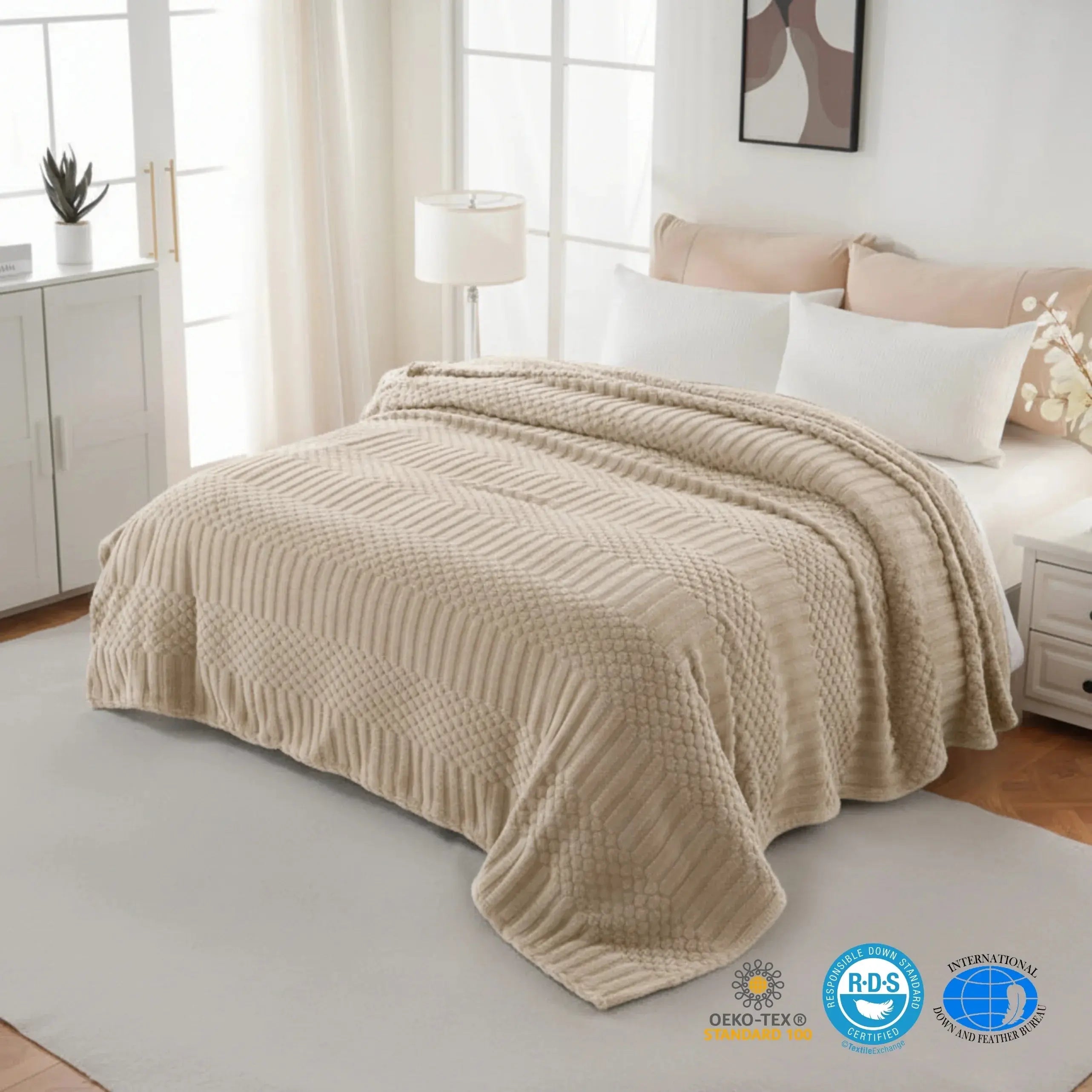 Slumblr® Fleece Throw Blanket for Couch Slumblr