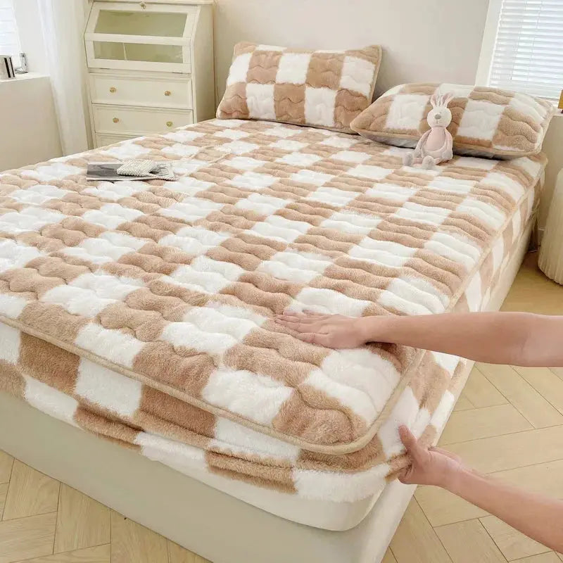WASART Soft warm plush mattress protector cover winter couple 2 people black white plaid elastic fitted sheet bed protection pad