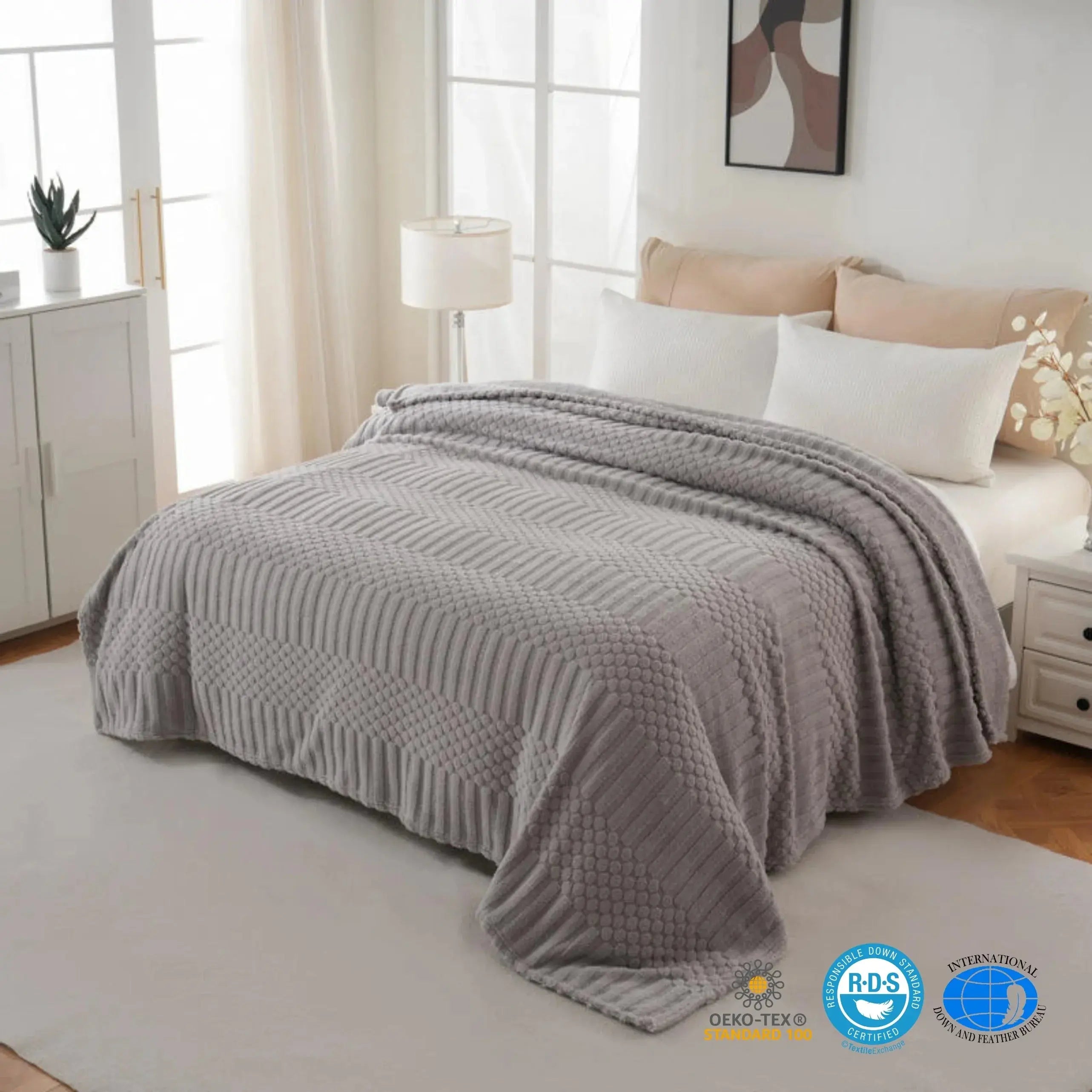 Slumblr® Fleece Throw Blanket for Couch Slumblr