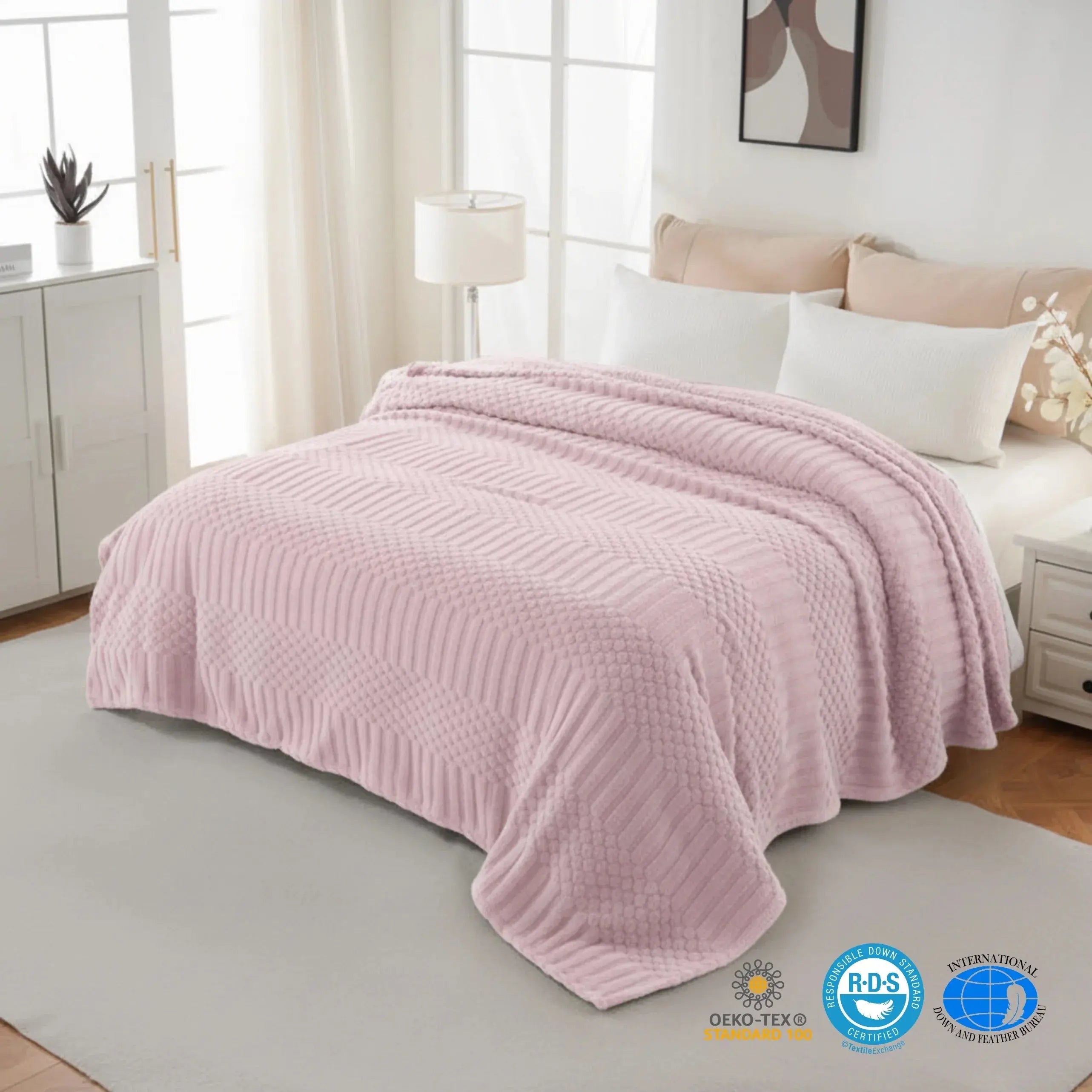 Slumblr® Fleece Throw Blanket for Couch Slumblr