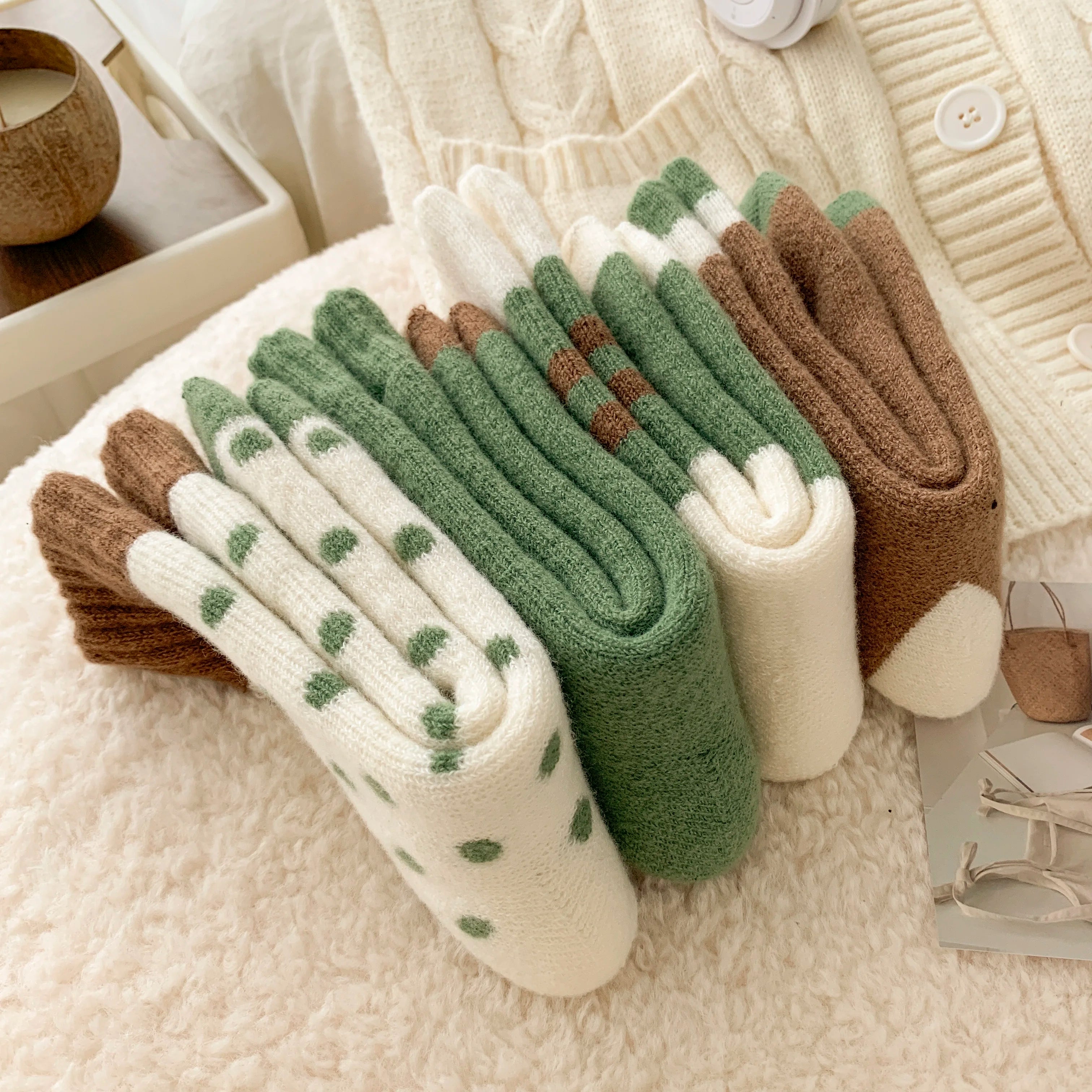 4 Pairs of Women's Fresh Green Winter Thickened Terry Warm Socks, Japanese-Style Polka Dot Bear Home Sleep Socks