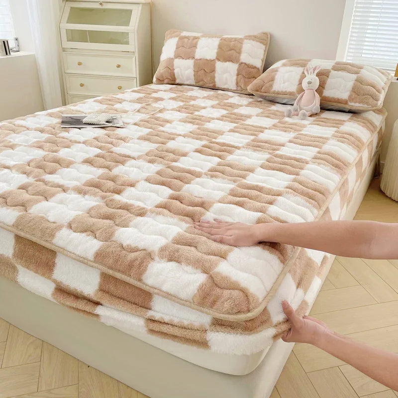 WASART Soft warm plush mattress protector cover winter couple 2 people black white plaid elastic fitted sheet bed protection pad